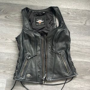 Authentic Harley davidson leather jacket in brand new conditons. Worn only once!